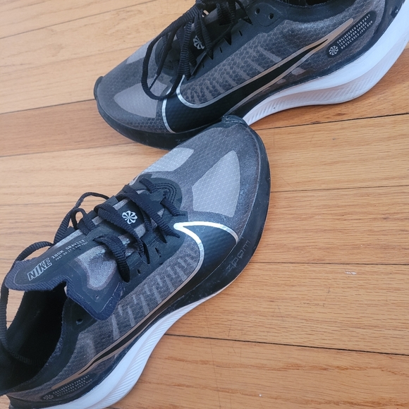 Women Nike shoes. Size 7.5 Black and Gray - Picture 5 of 5